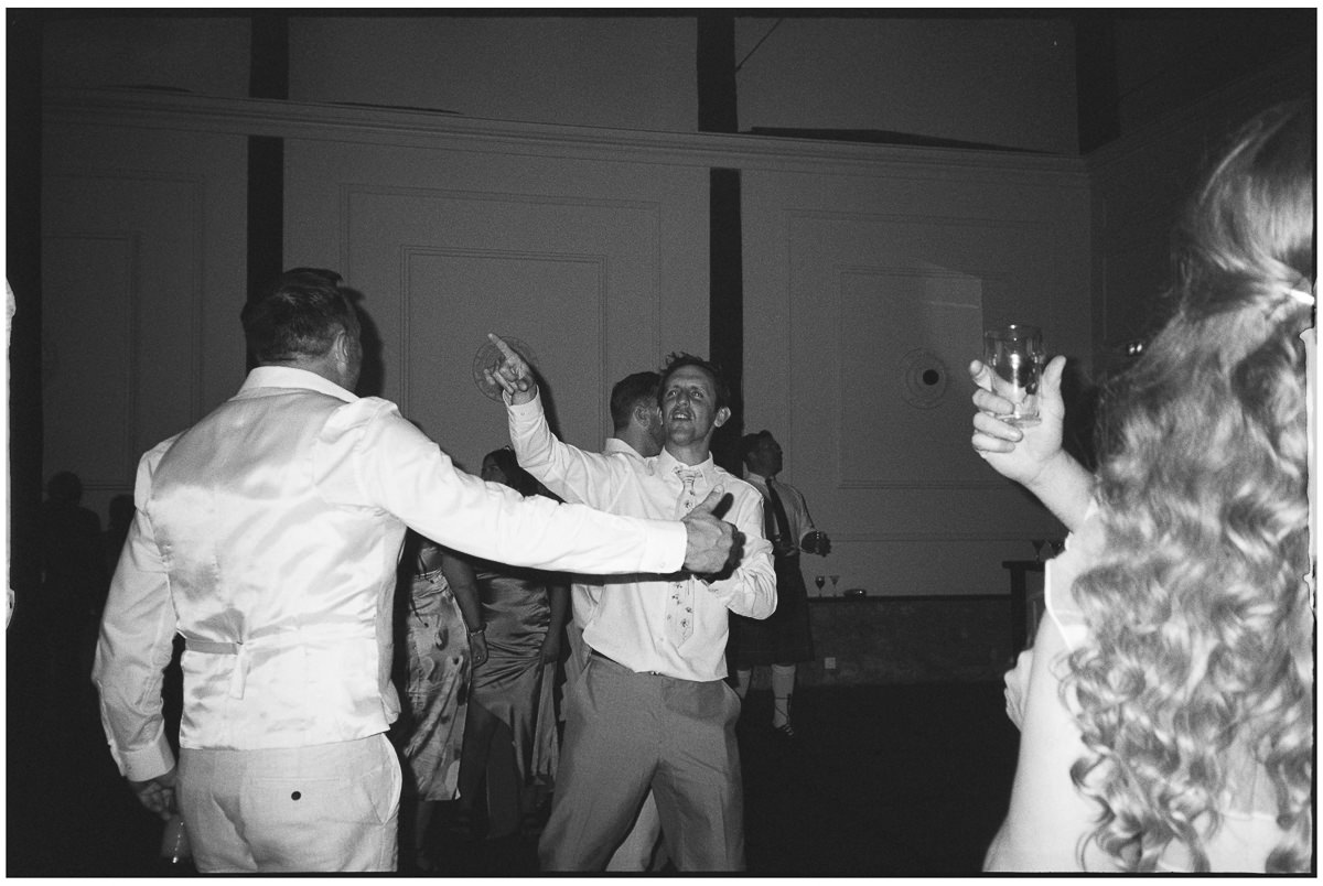FRANCE WEDDING ON ANALOGUE FILM CHATEAU DE LA VALOUZE 030 FRANCE WEDDING ON ANALOGUE FILM CHATEAU DE LA VALOUZE 030